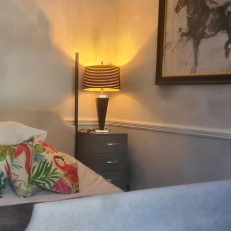 Parc Lodge Guesthouse Bridgend  Zewnętrze zdjęcie